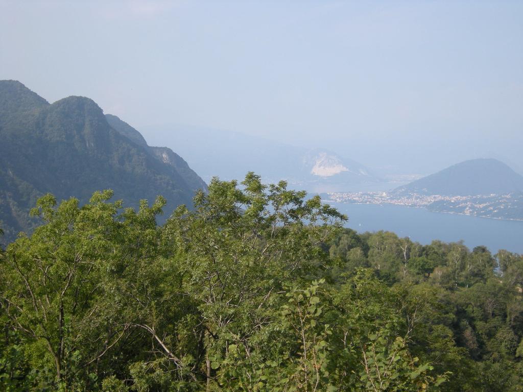La Casa Del Borgo Bed & Breakfast Brissago-Valtravaglia Exterior photo