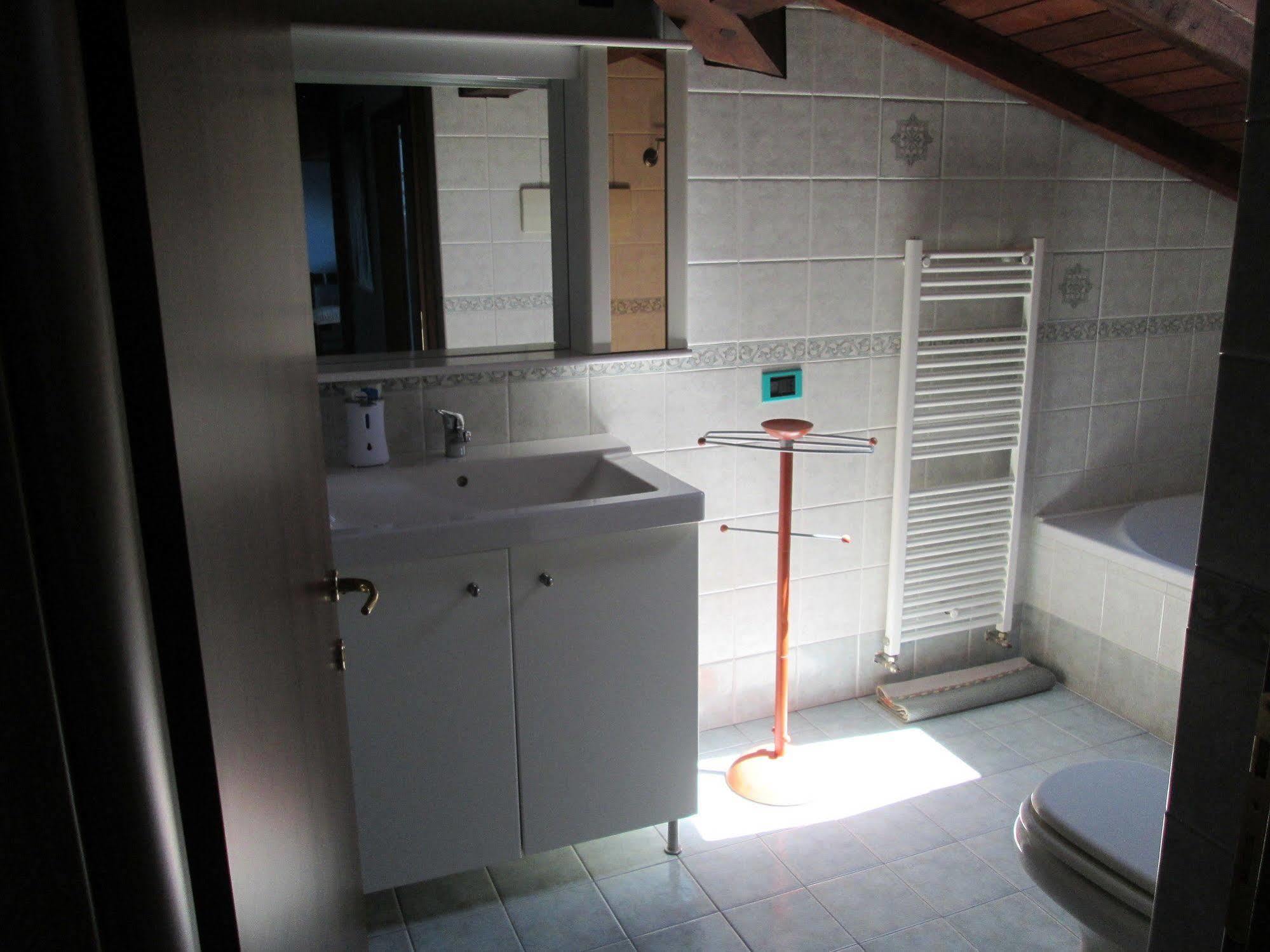 La Casa Del Borgo Bed & Breakfast Brissago-Valtravaglia Exterior photo