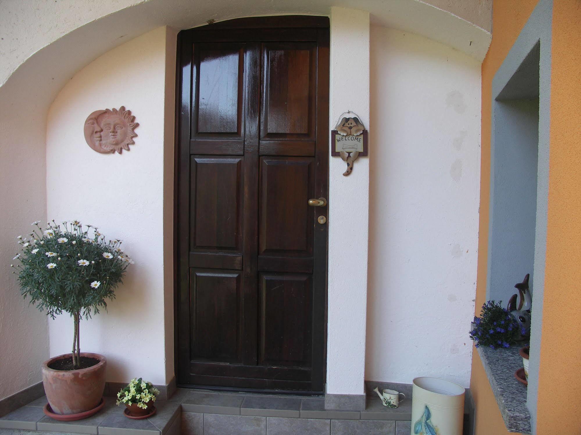 La Casa Del Borgo Bed & Breakfast Brissago-Valtravaglia Exterior photo